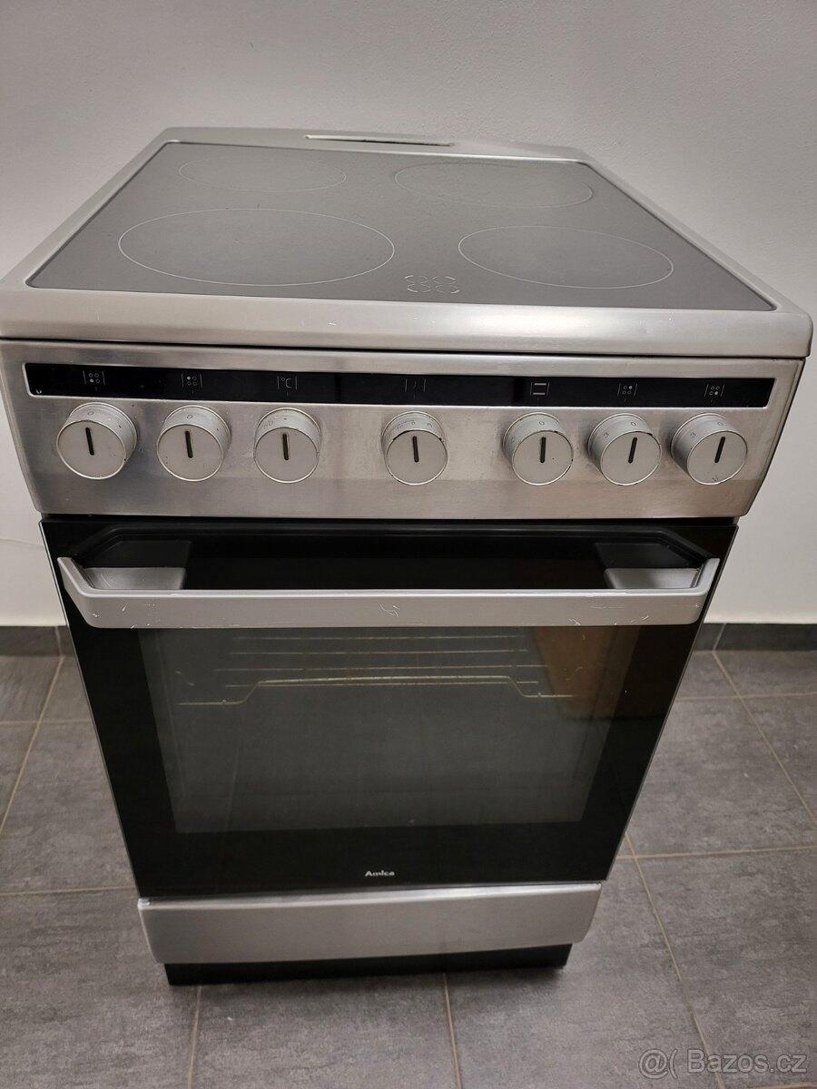 NEREZ úzký sklokeramický sporák Amica