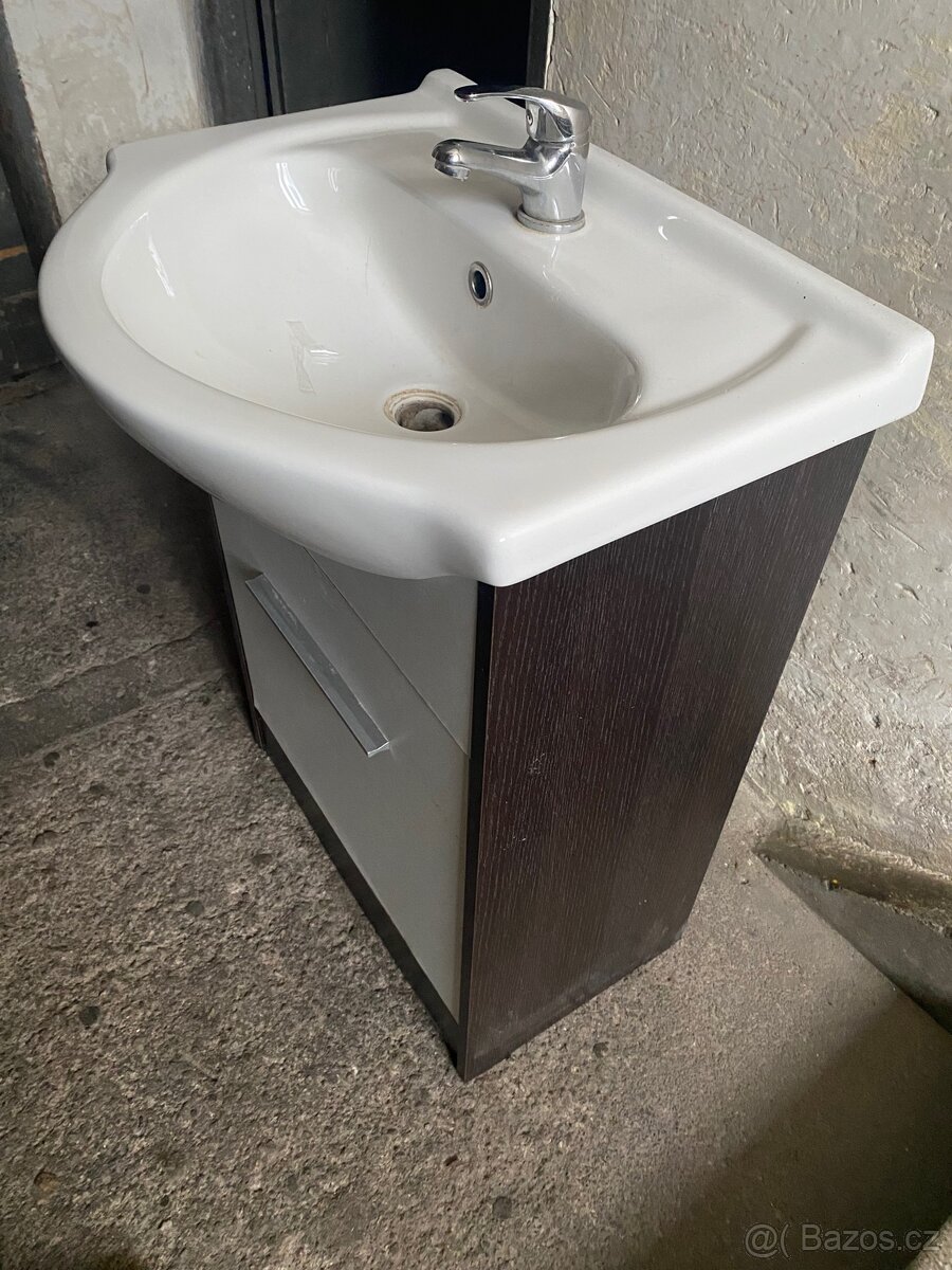 Umyvadlo se skříňkou