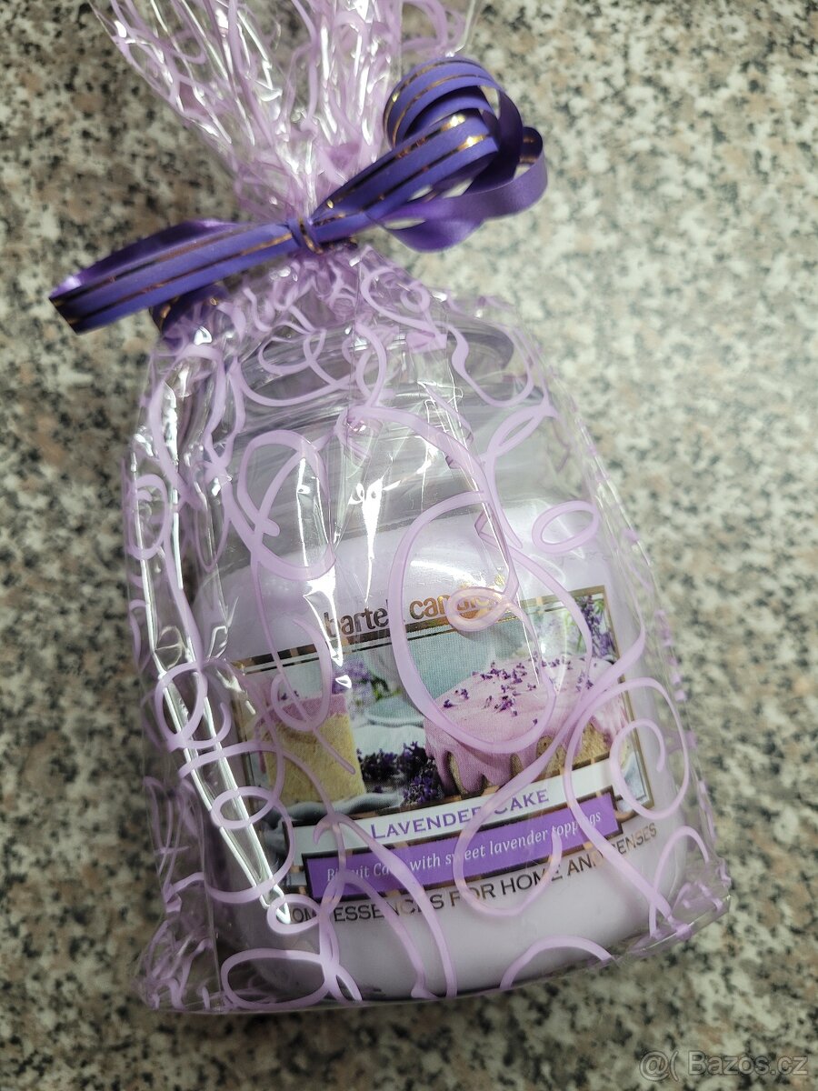 Nová velká svíčka Lavender Cake zn. Bartek Candles