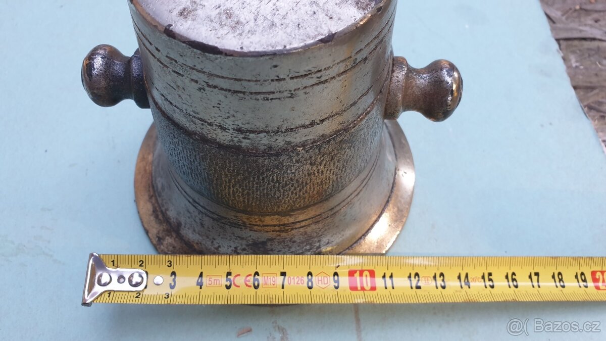 Starý hmoźdíř, chromovaný.