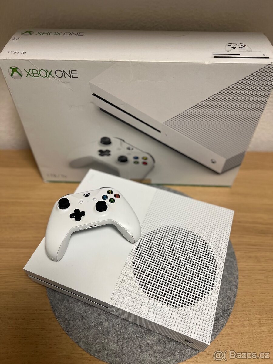 XBOX ONE S 1TB V TOP STAVU ..