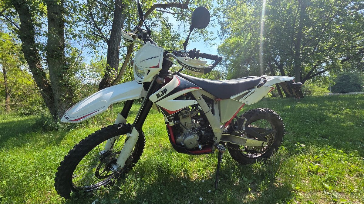 AJP 250 jeden majitel
