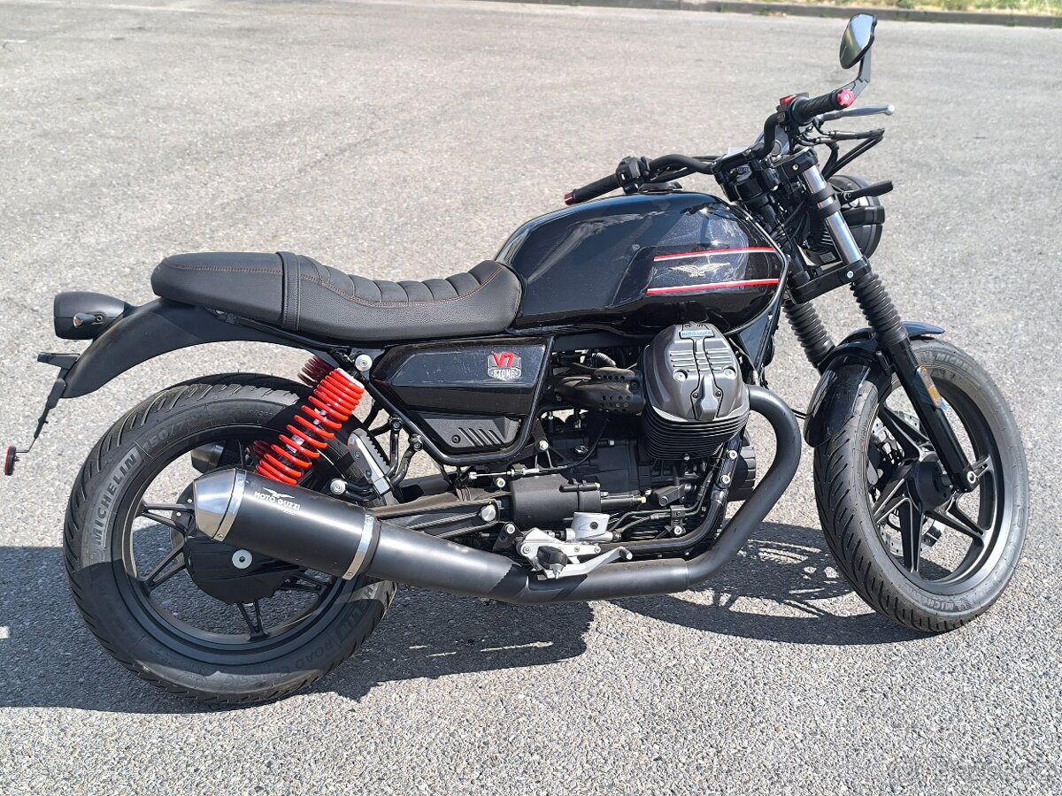 Moto Guzzi V7 Stone