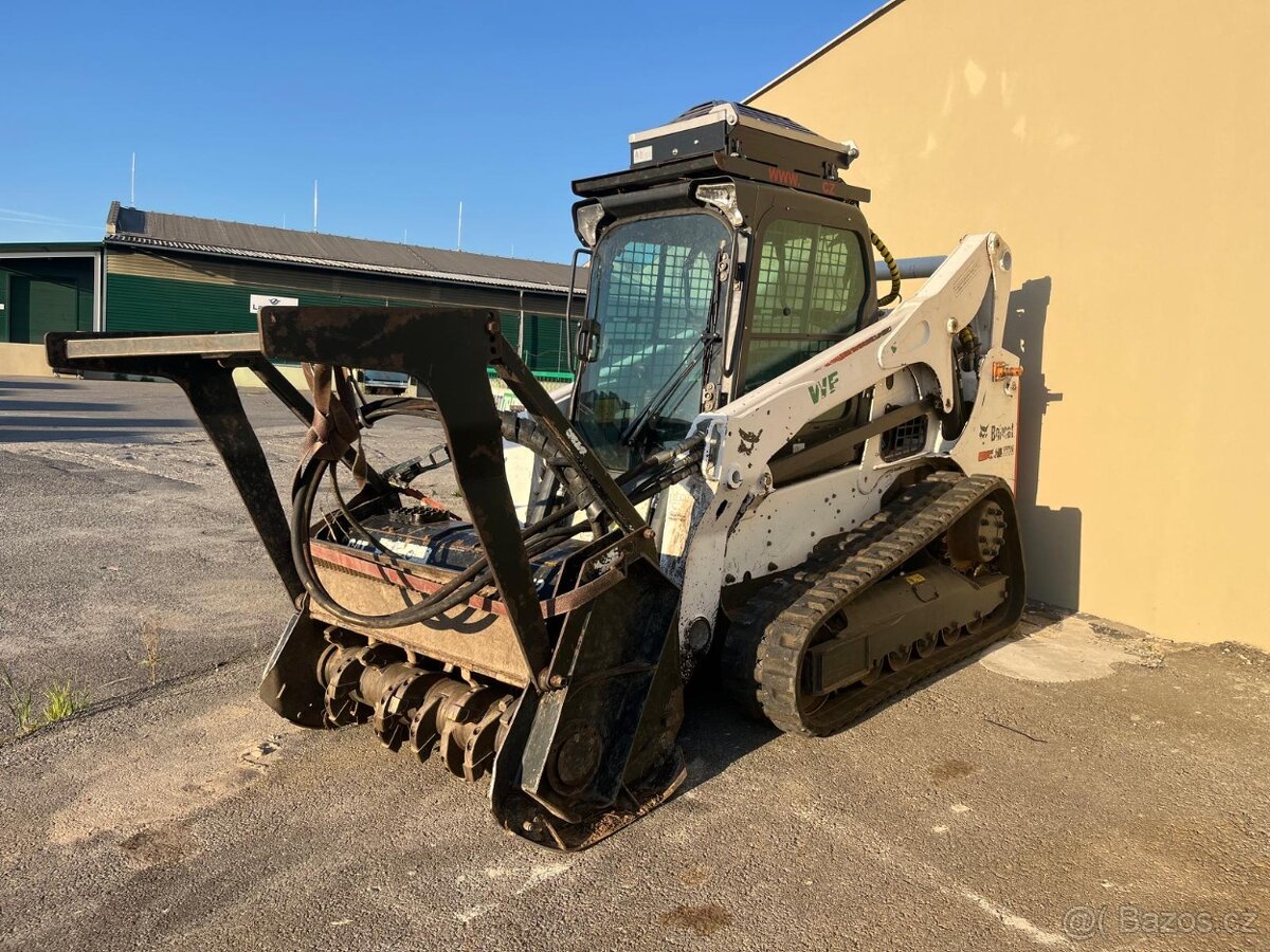 Bobcat T770 lesní fréza