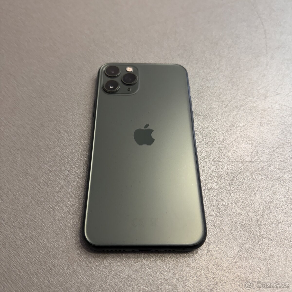 iPhone 11 Pro 512GB, pěkný stav, 12 měsíců záruka