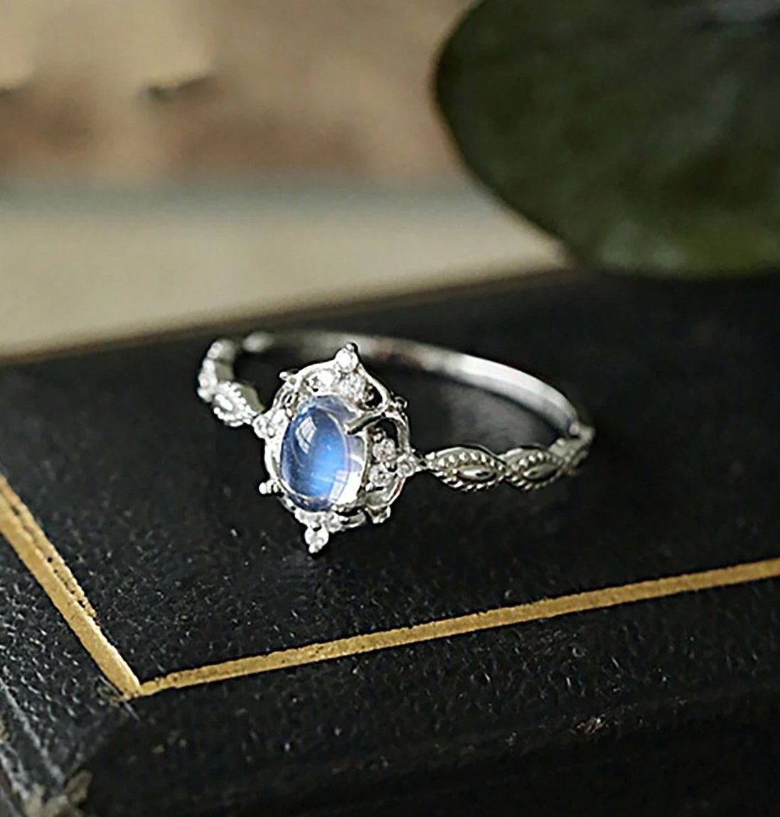 Stříbrný prsten s měsíčním kamenem Ag 925