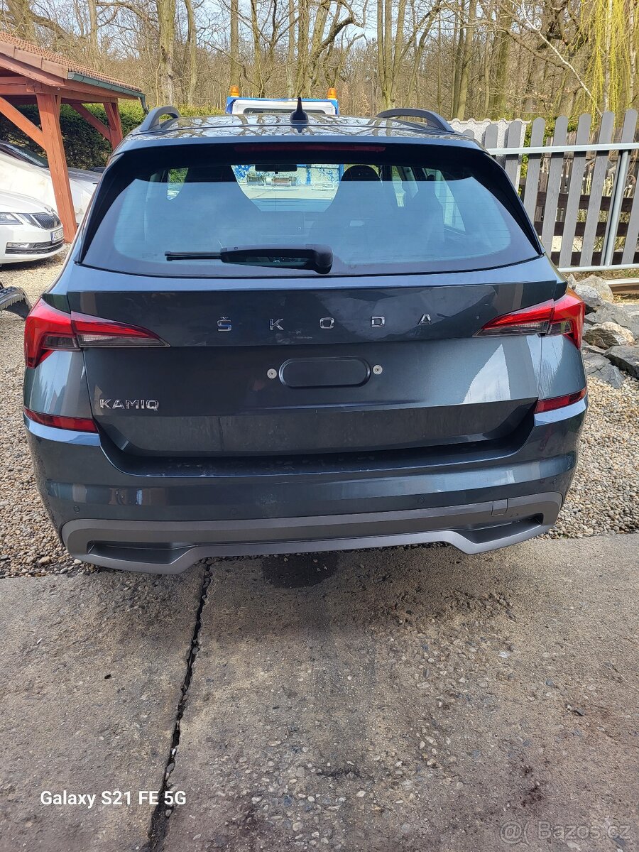 ŠKODA KAMIQ  PĚKNÉ ZADNI VIKO KUFRU