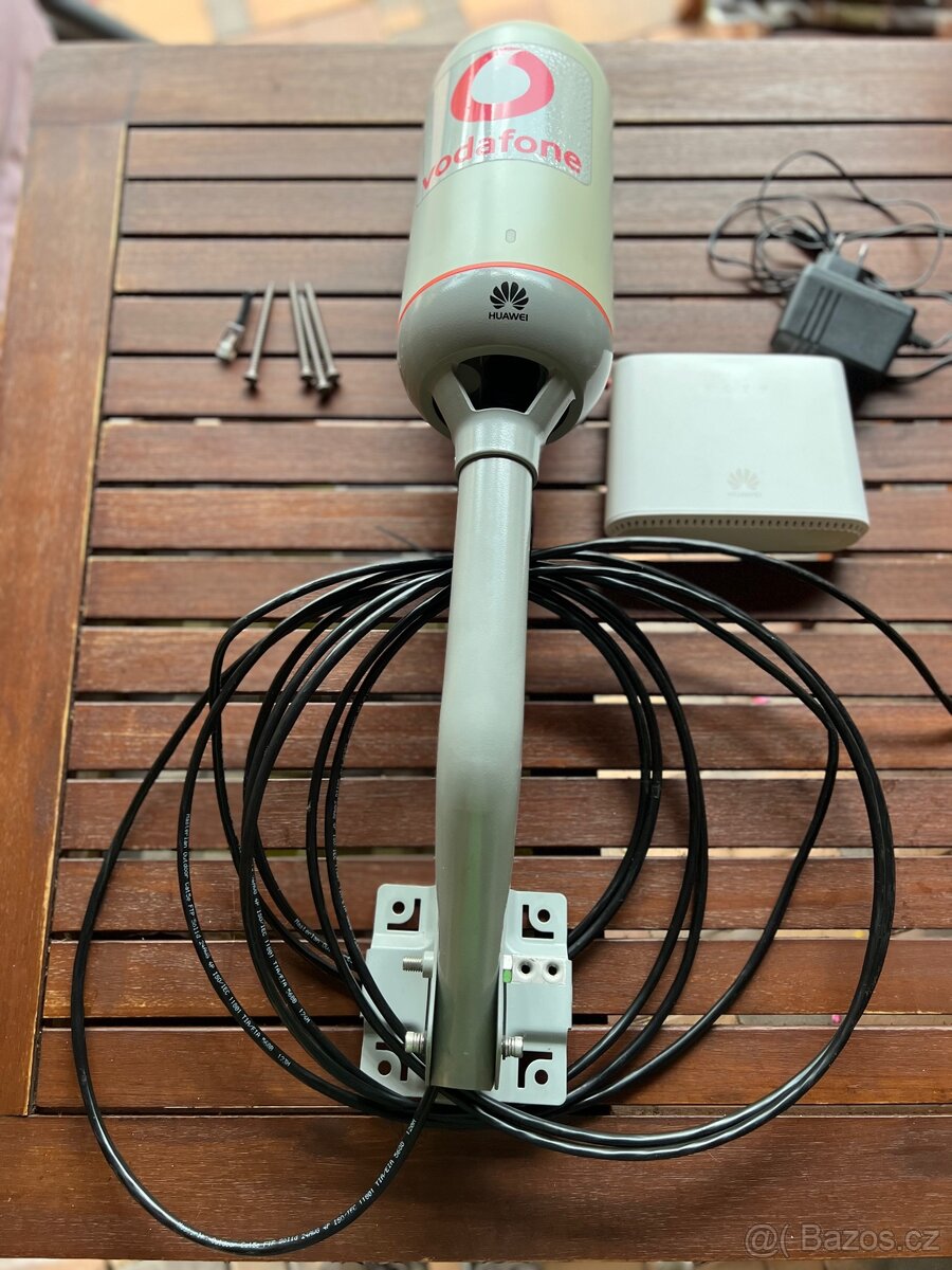 Venkovní LTE modem Huawei B2368-66 + interní router