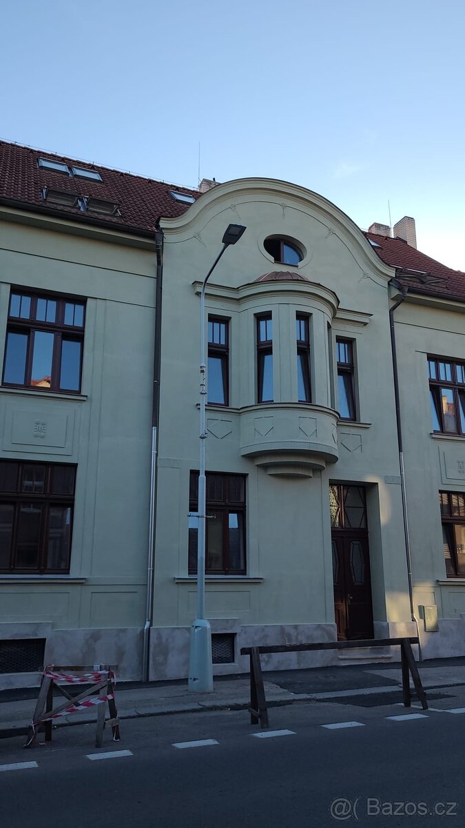 Byt 1+1 v činžovním domě ve Slaném