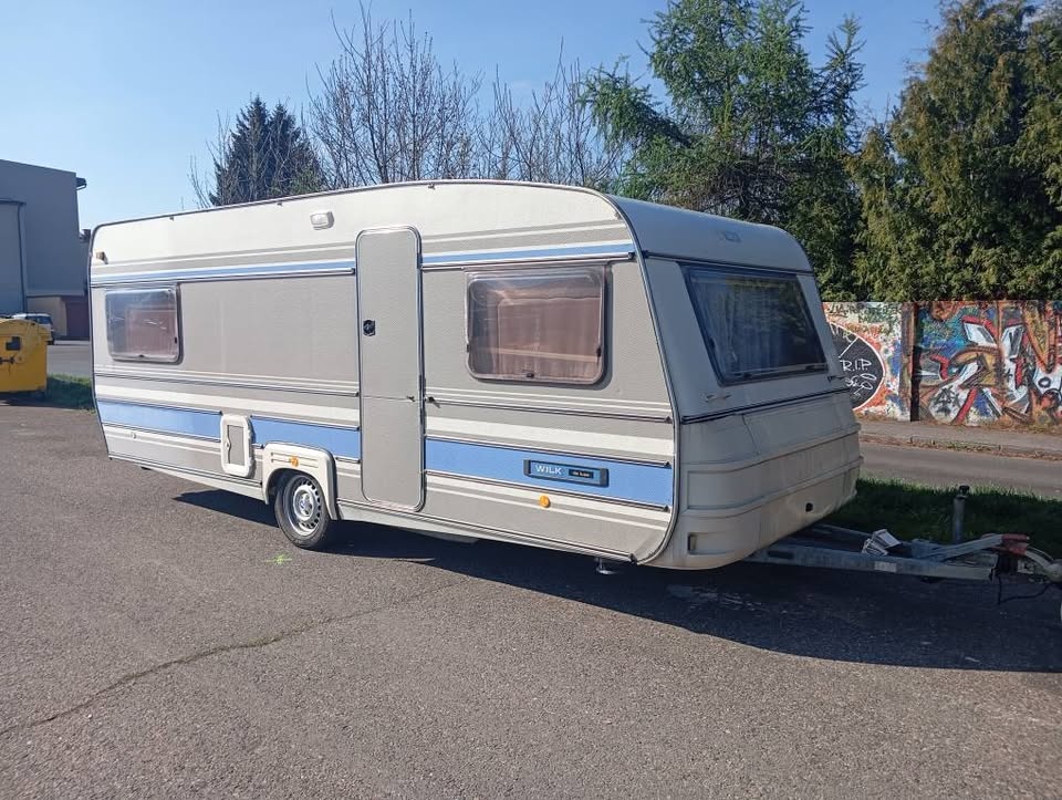 Wilk 540 de Luxe - palandy - předstan - TOP STAV