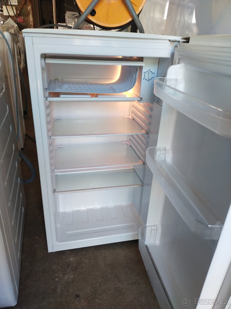 Prodám funkční malou ledničku-85cm a za cenu 799 Kč-DOVEZU-