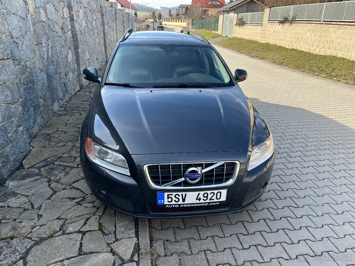 Volvo V70 2010 XENONY KŮŽE NAVIGACE