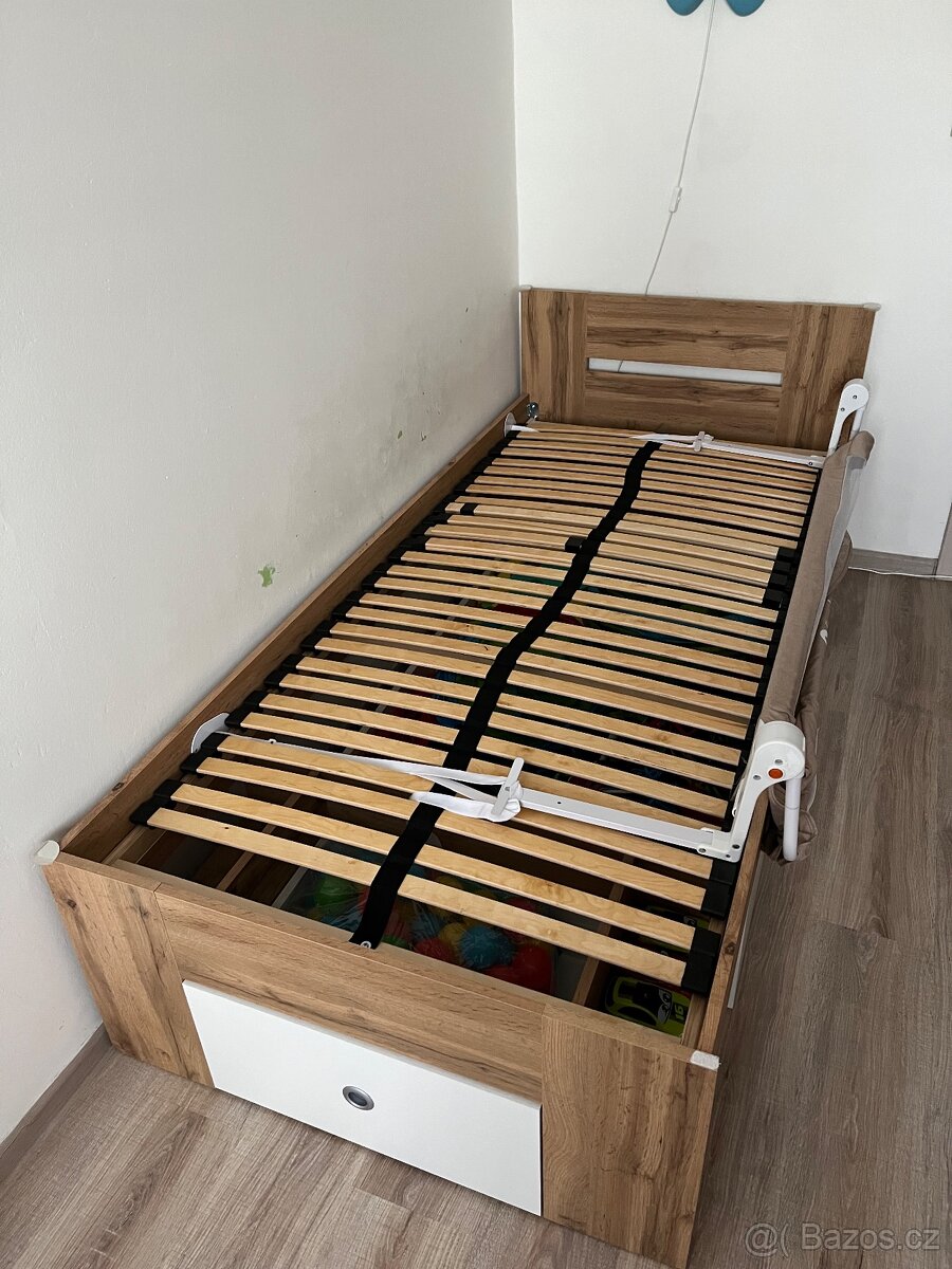 Prodam postel s roštem