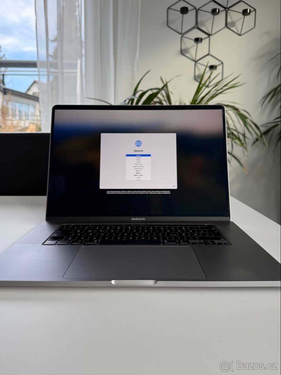 MacBook Pro 2019 16" - 2.4 GHz, 8TB SSD, 64GB Ram, 8GB VRAM