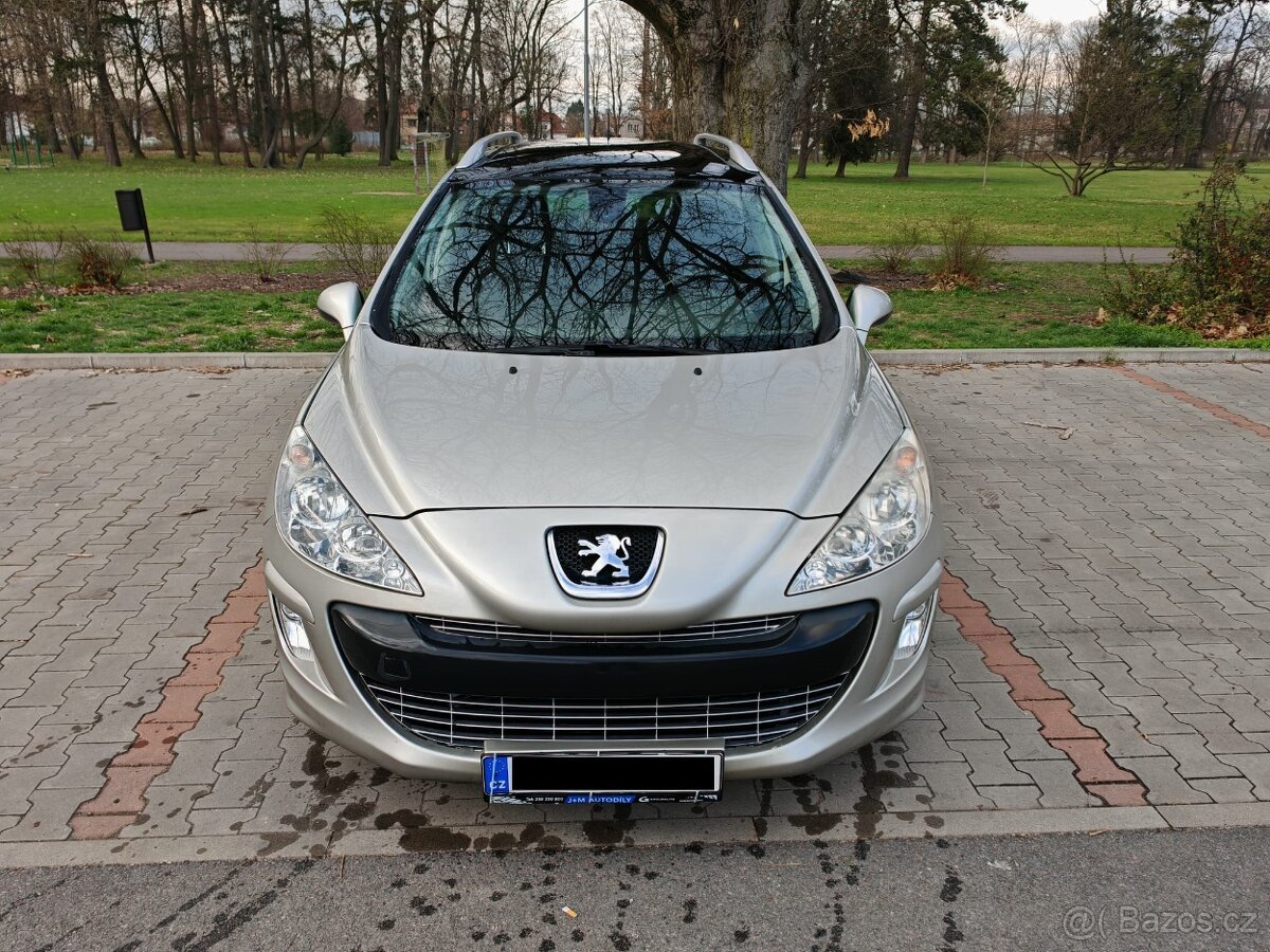Peugeot 308 SW 1,6 HDI 80 kW, panorama, navigace