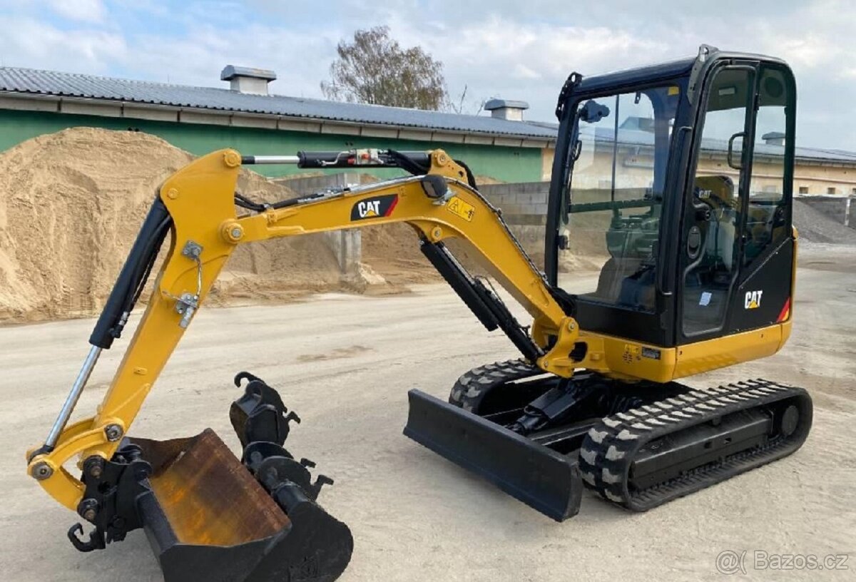 Minibagr po servisu TOP-Caterpillar 302.4 D-2,3t(13 kW)