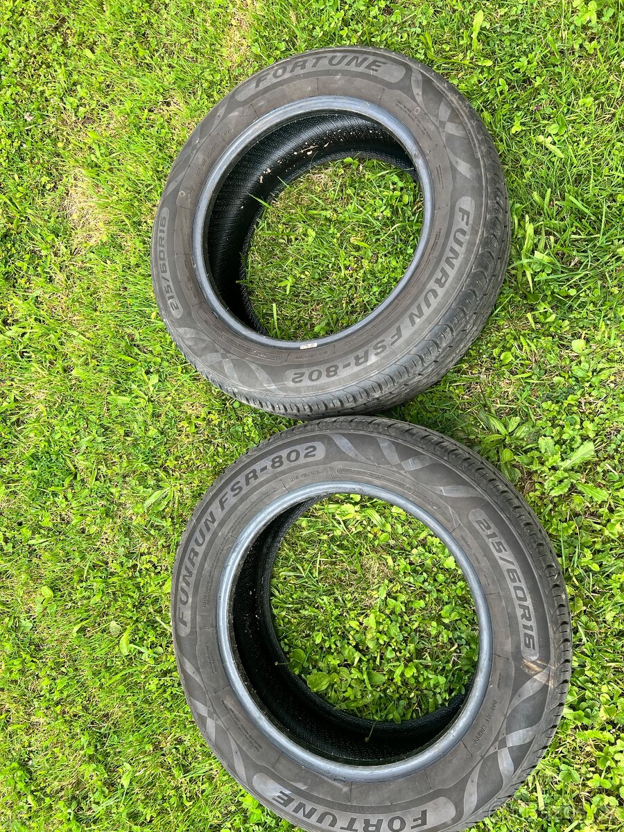 Pneu 215/60/16