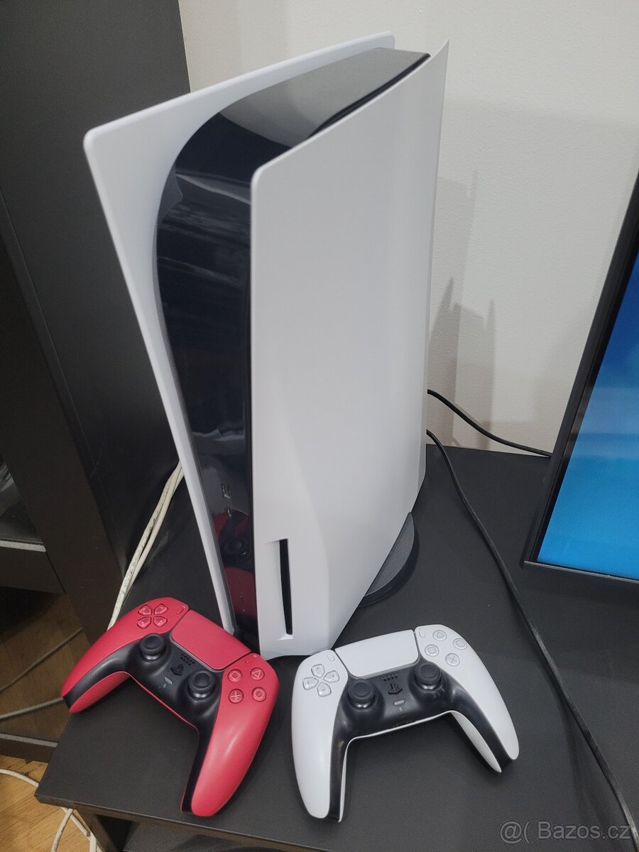 Prodám PS5 s mechanikou + 2x Dualsense ovladač PRAHA