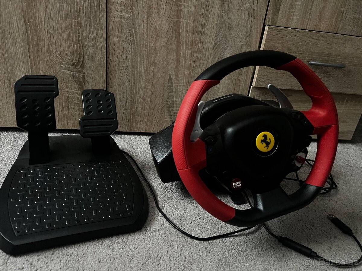 Závodní volant na Xbox One Thrusmaster ferrari