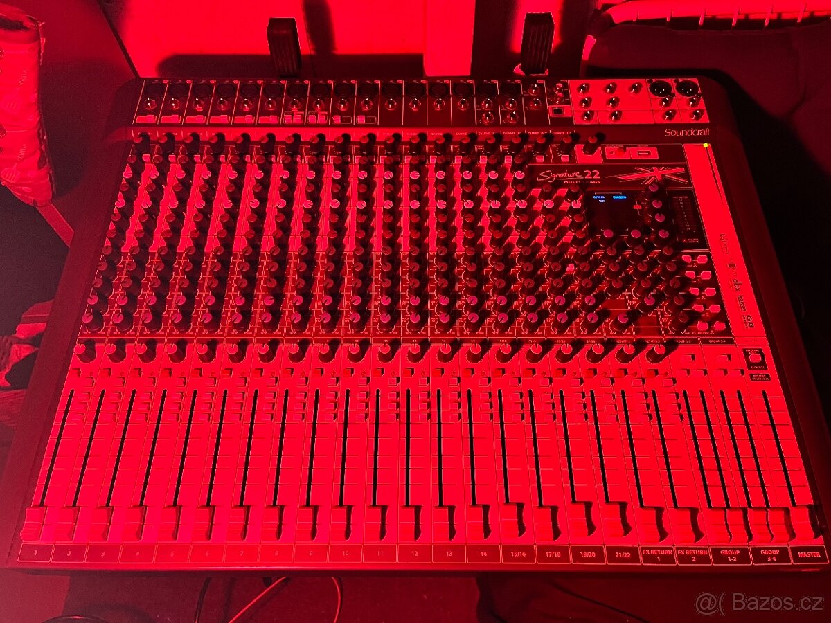 Mixážní pult Soundcraft Signature MTK 22