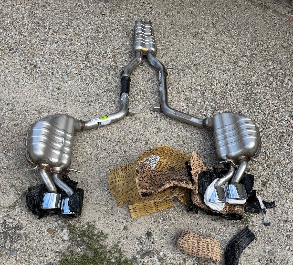 C63 Amg w204 nove original Mercedes vyfuky komplet