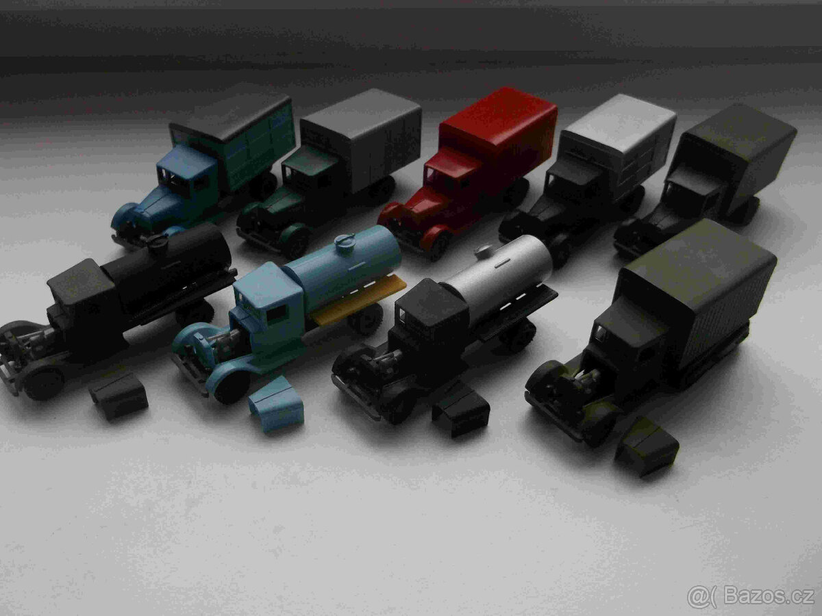 Predam historicke ruske plastikove modely ZIL AAA v 1:87