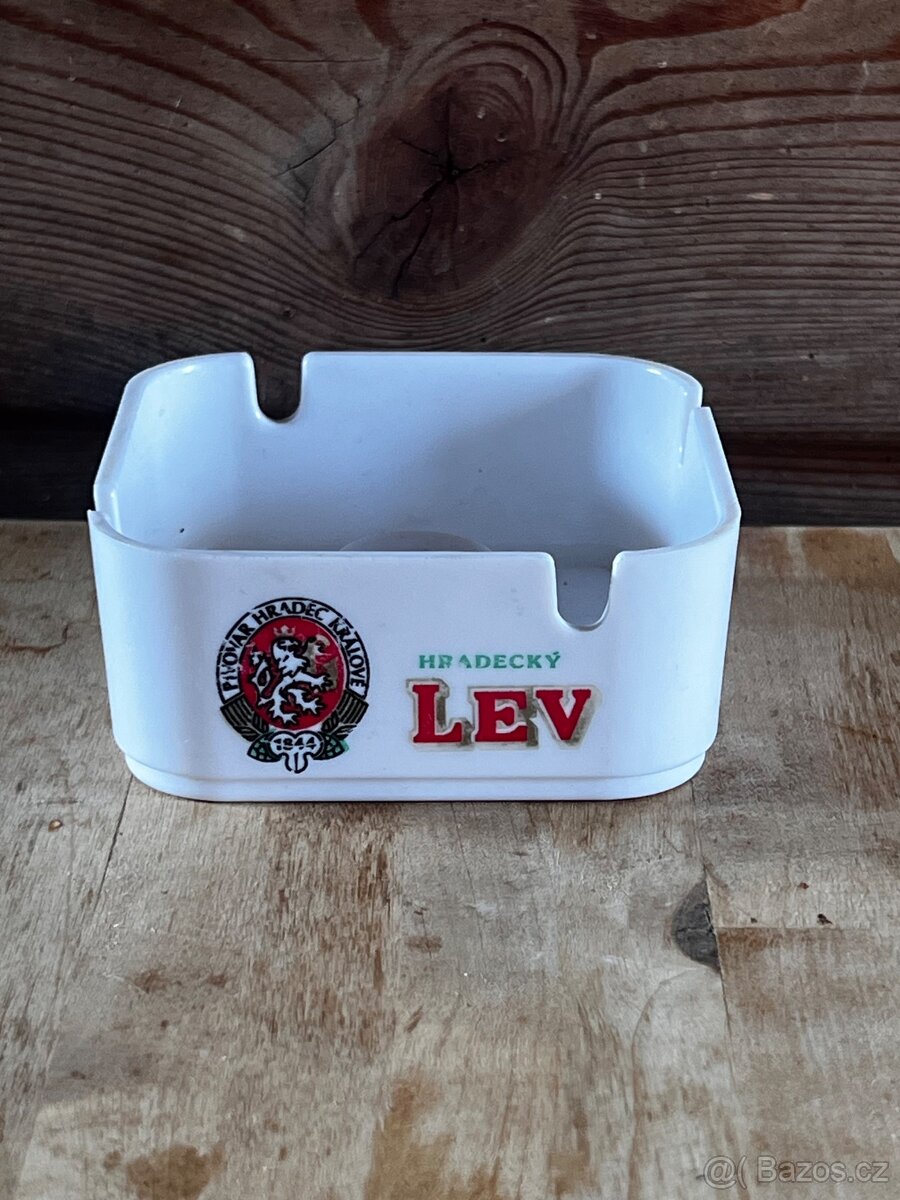 Pivovar Hradec Králové starý popelník Hradecký Lev