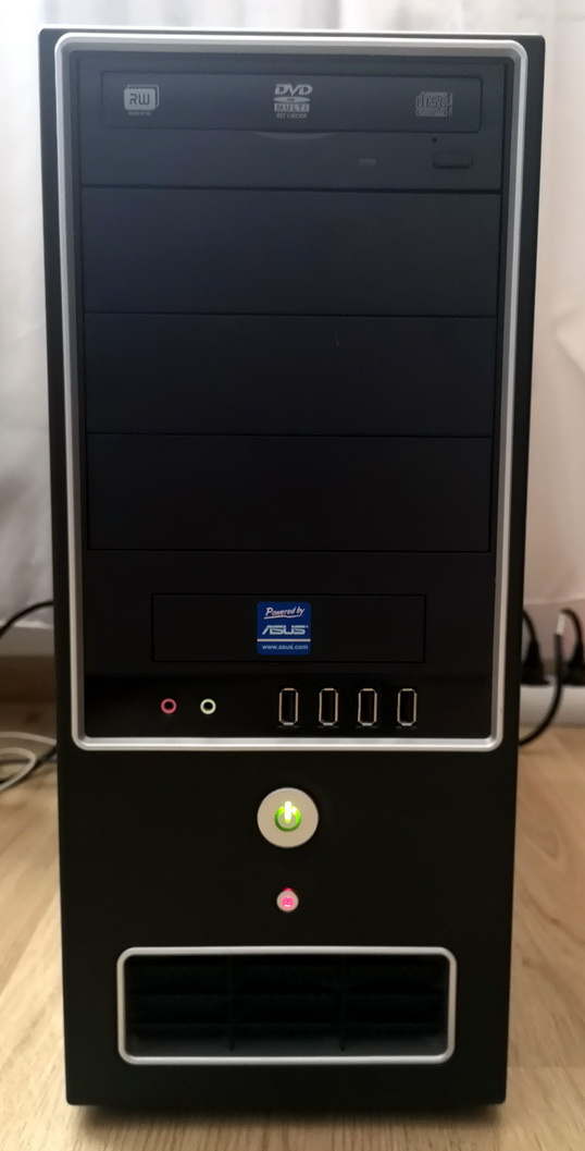 Predám starší PC Core 2 Quad 2,4GHz (05)