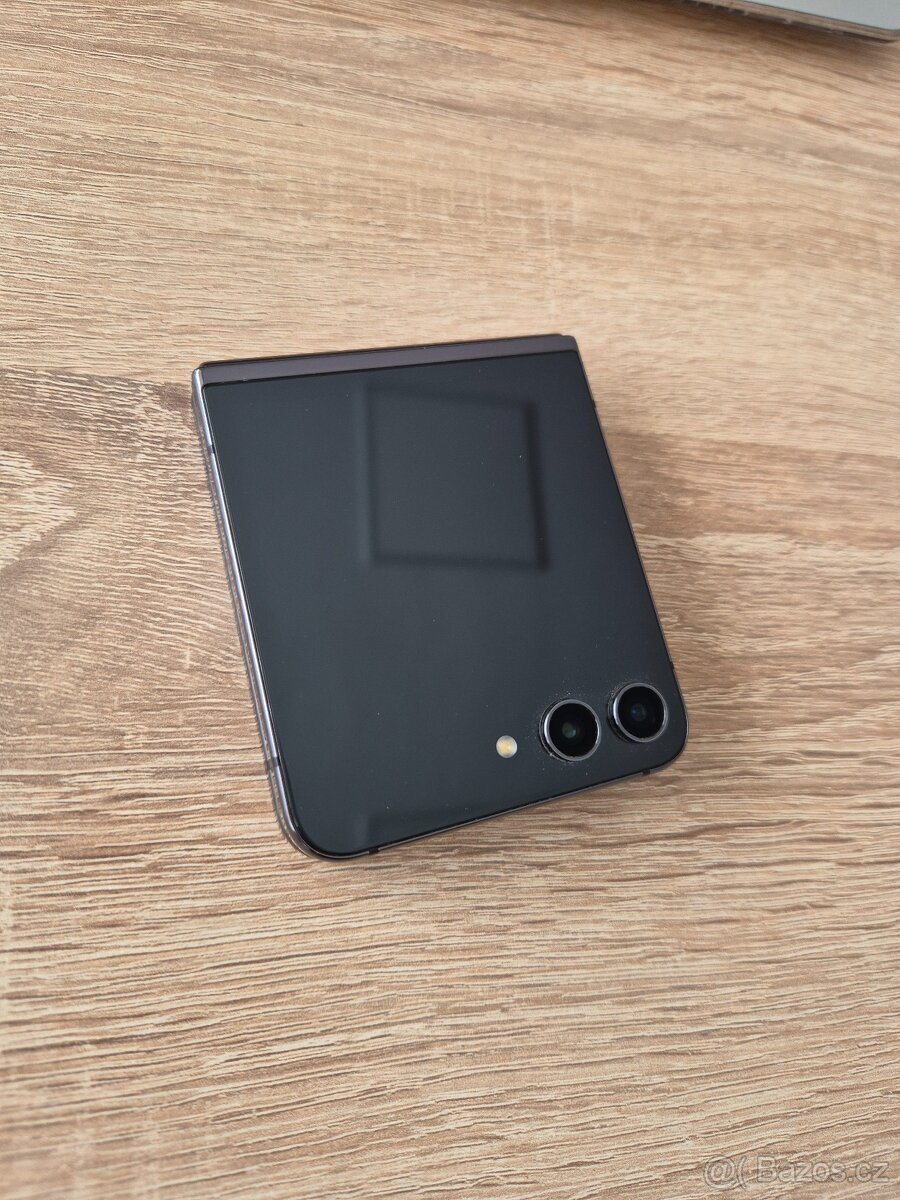 Samsung Galaxy ZFlip 5 / 256GB