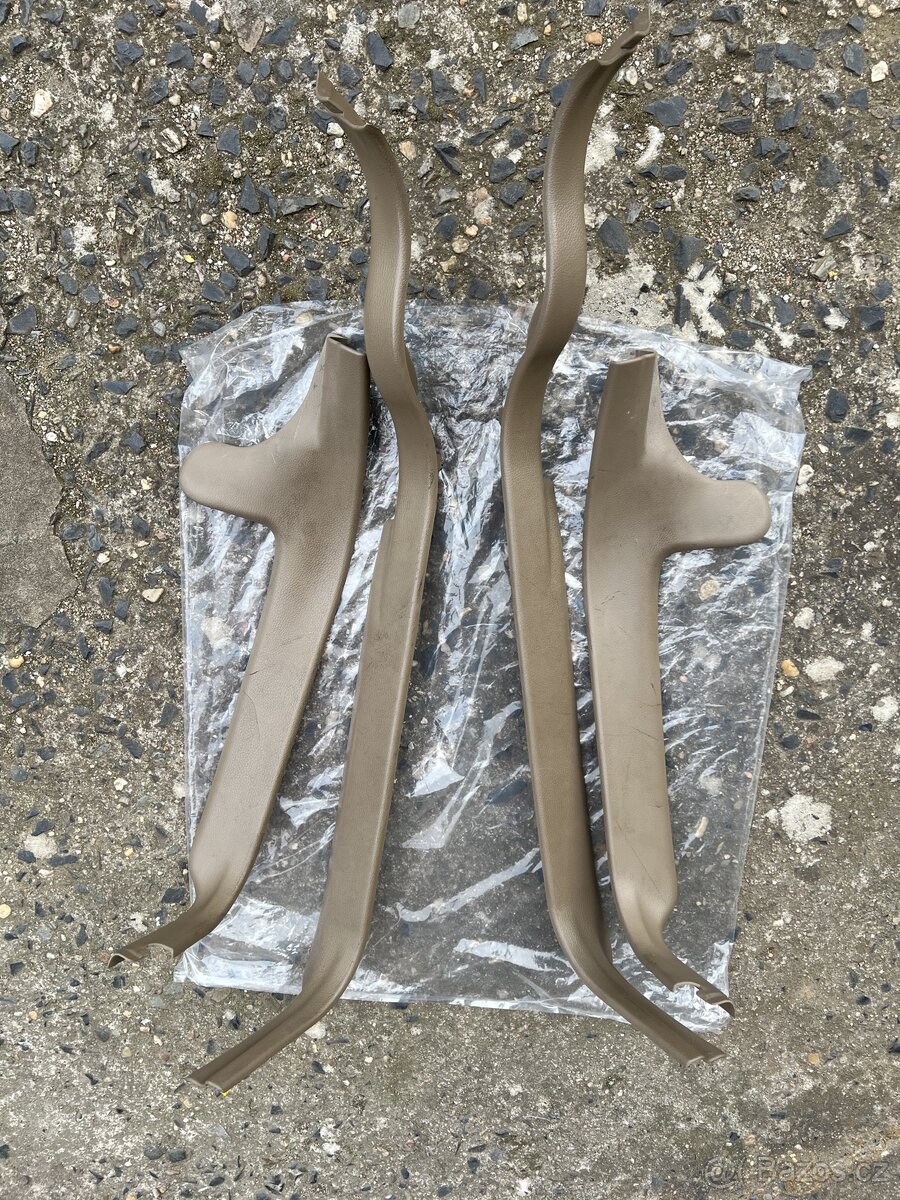 Plastové nášlapy dveří Volvo V70/XC70 P2