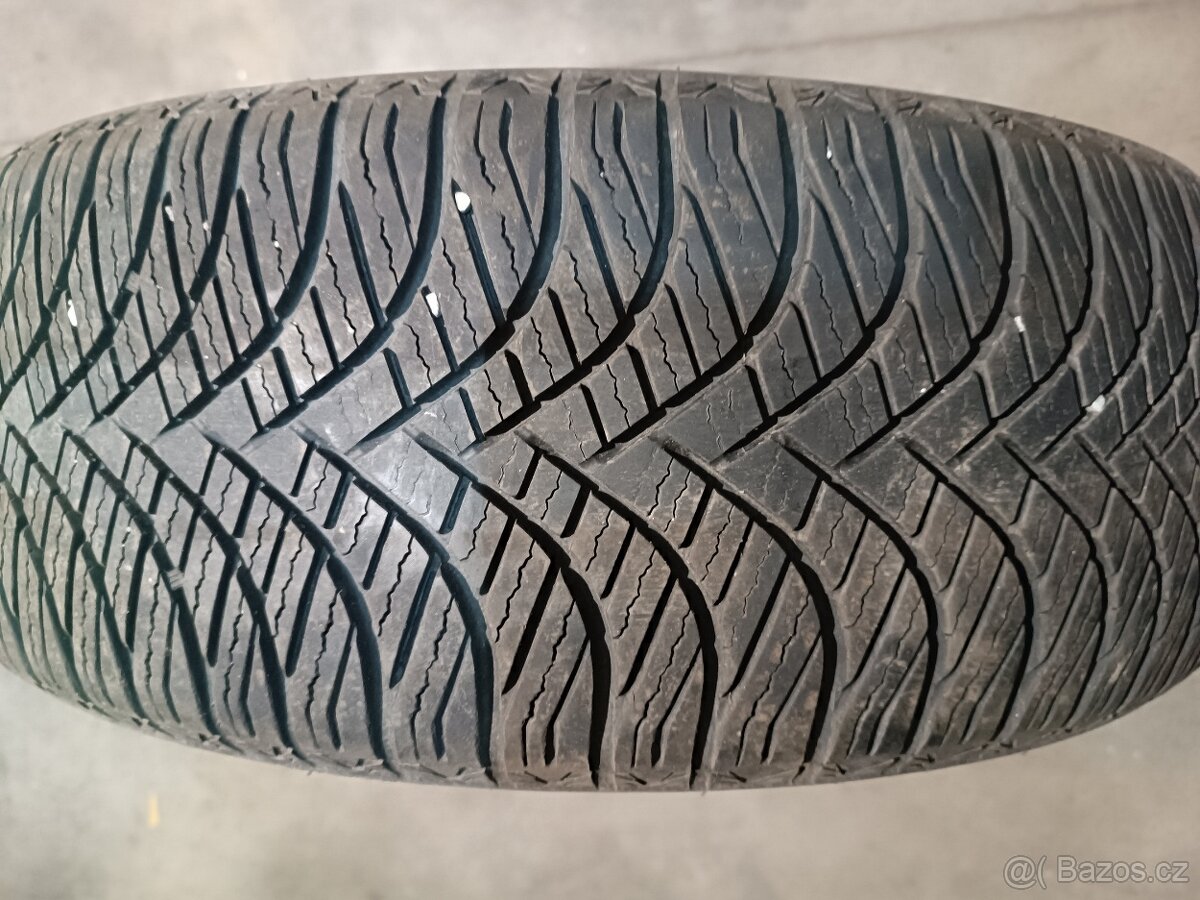 zimní pneu 205/55/17 celoroční vzorek asi 6mm 2400kč