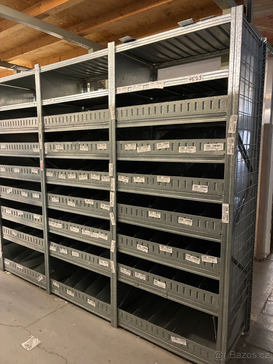 Kvalitní kovové regály