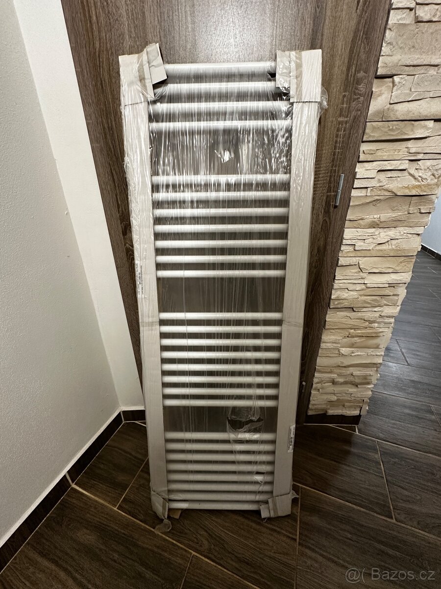 Topný žebřík radiátor
