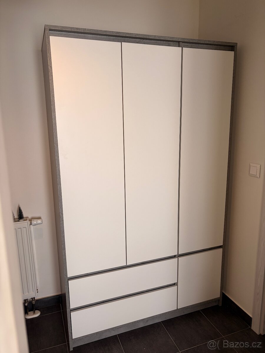 Šatní skříň BILLUND
