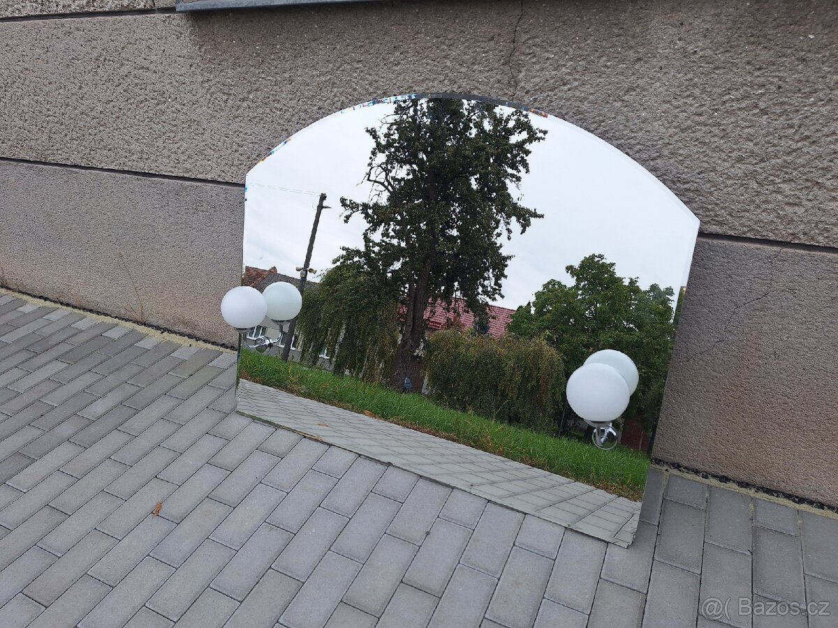 Zrcadlo a 2x světlo