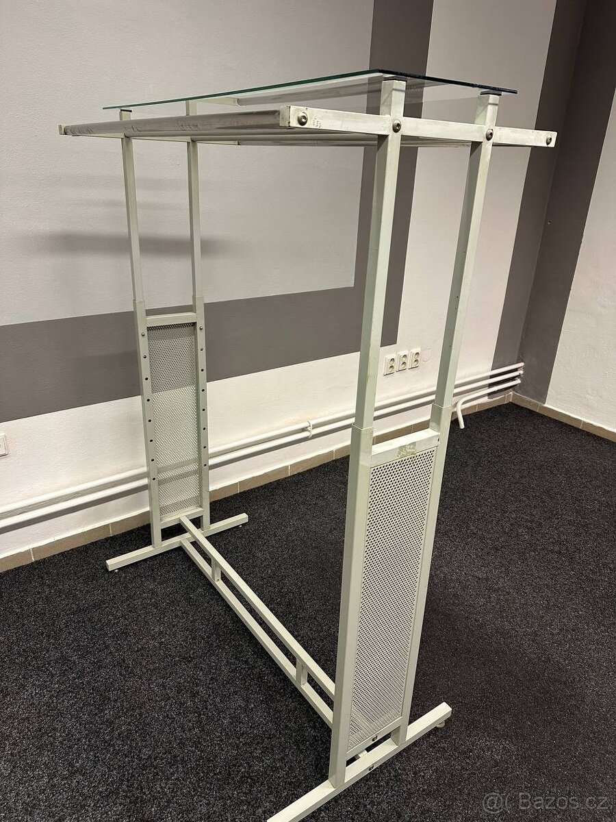 Stojan na oblečení