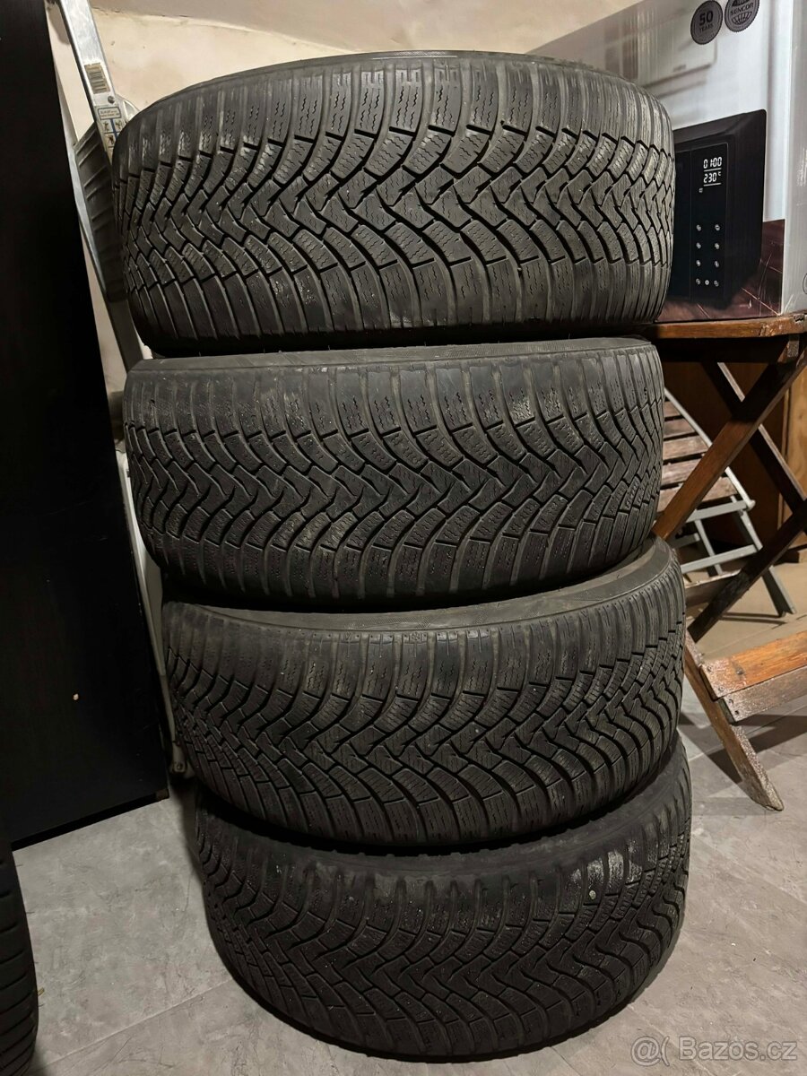 Prodám zimní pneu 225/40 R18