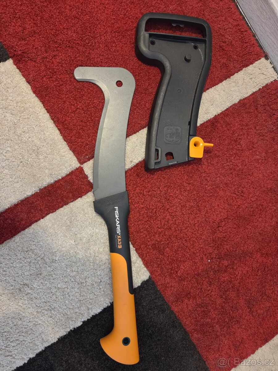 Mačeta Fiskars WoodXpert XA3