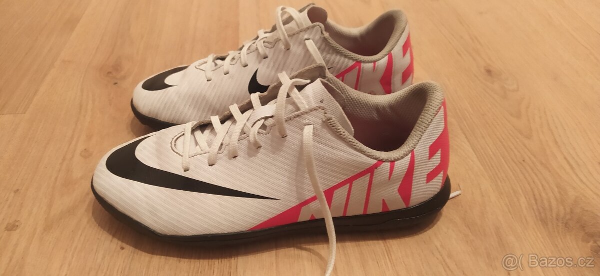 Kopačky Nike turfy, vel. 38