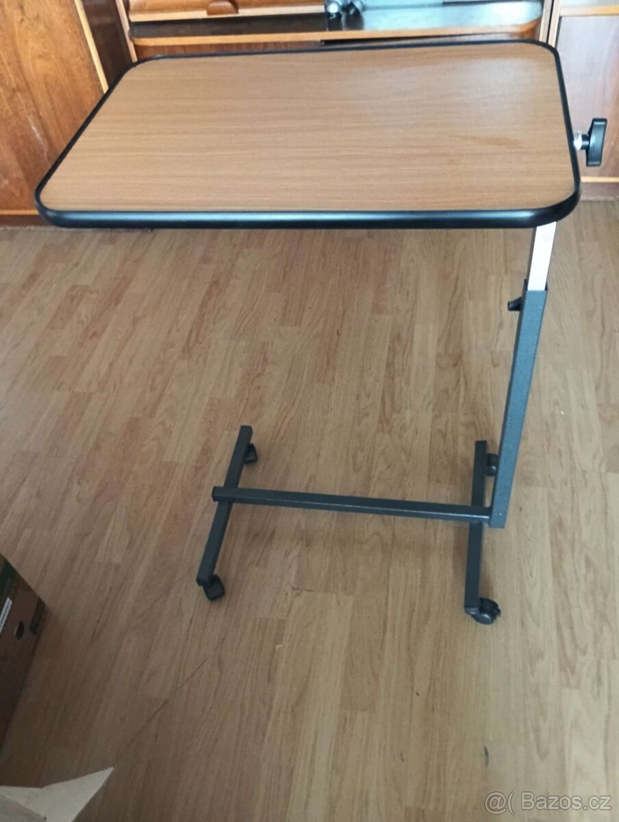 zdravotní stolek k polohovací posteli