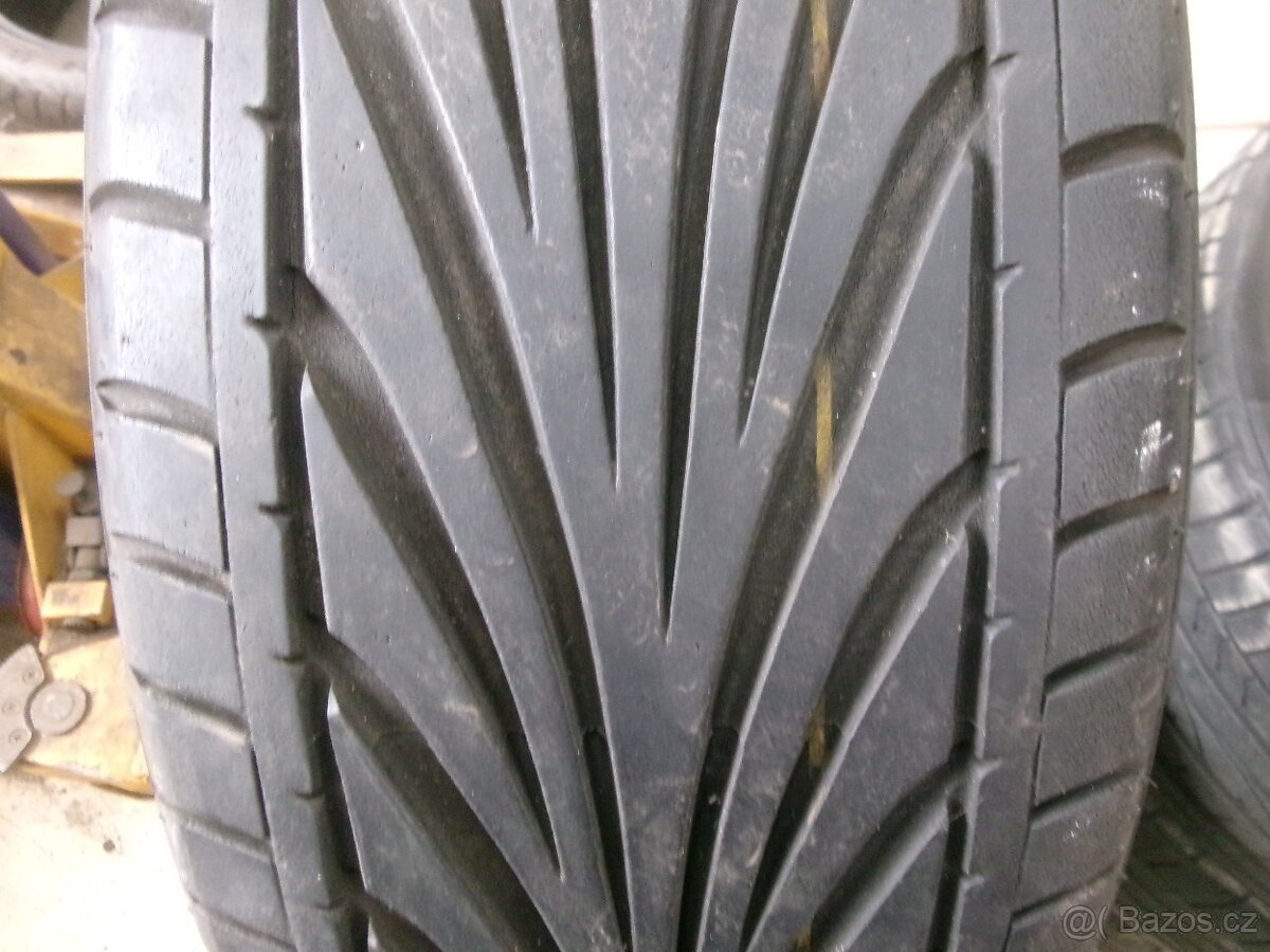 195/45 R15 TOYO (2x7 a 2x6mm) č.15687/b4