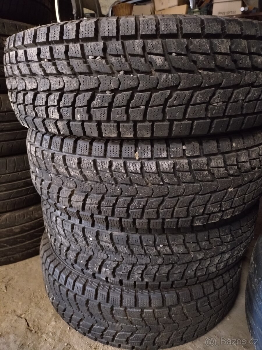 Zimní pneu Dunlop 215/70R15