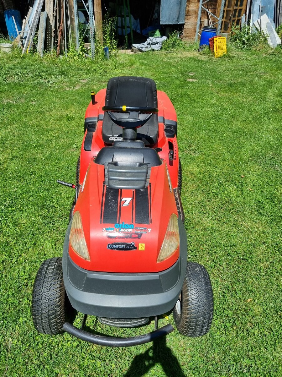 Zahradni traktor