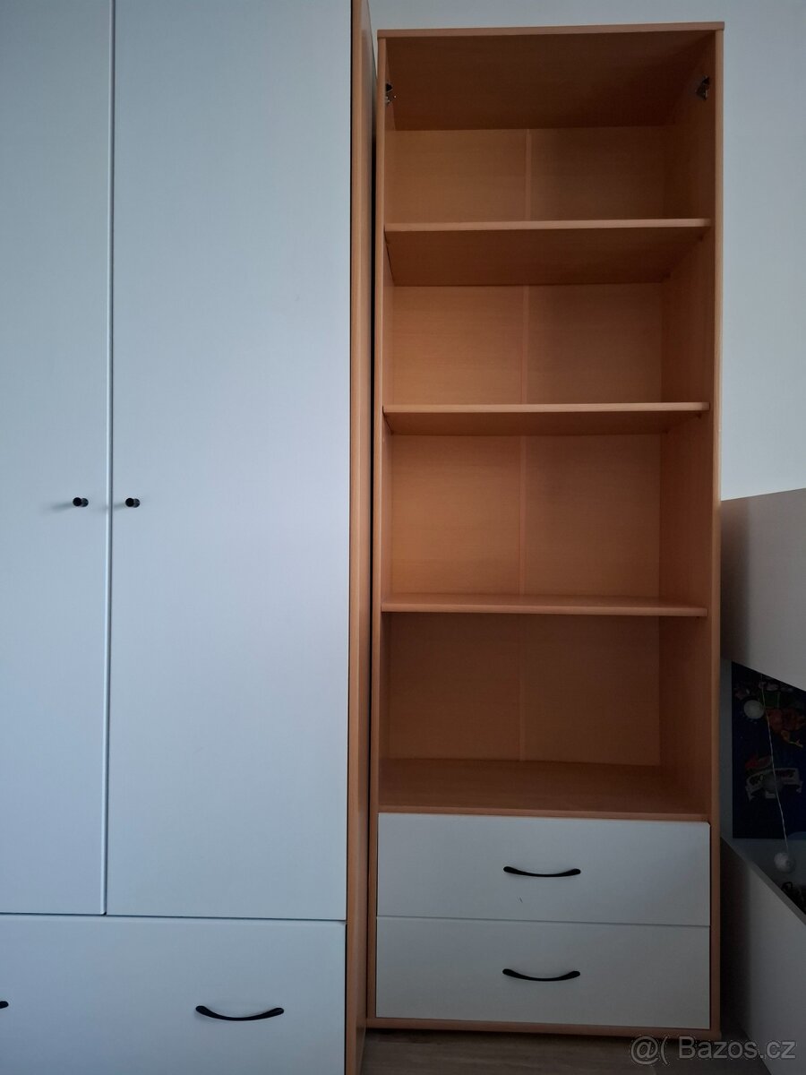 Šatní skříně a komody