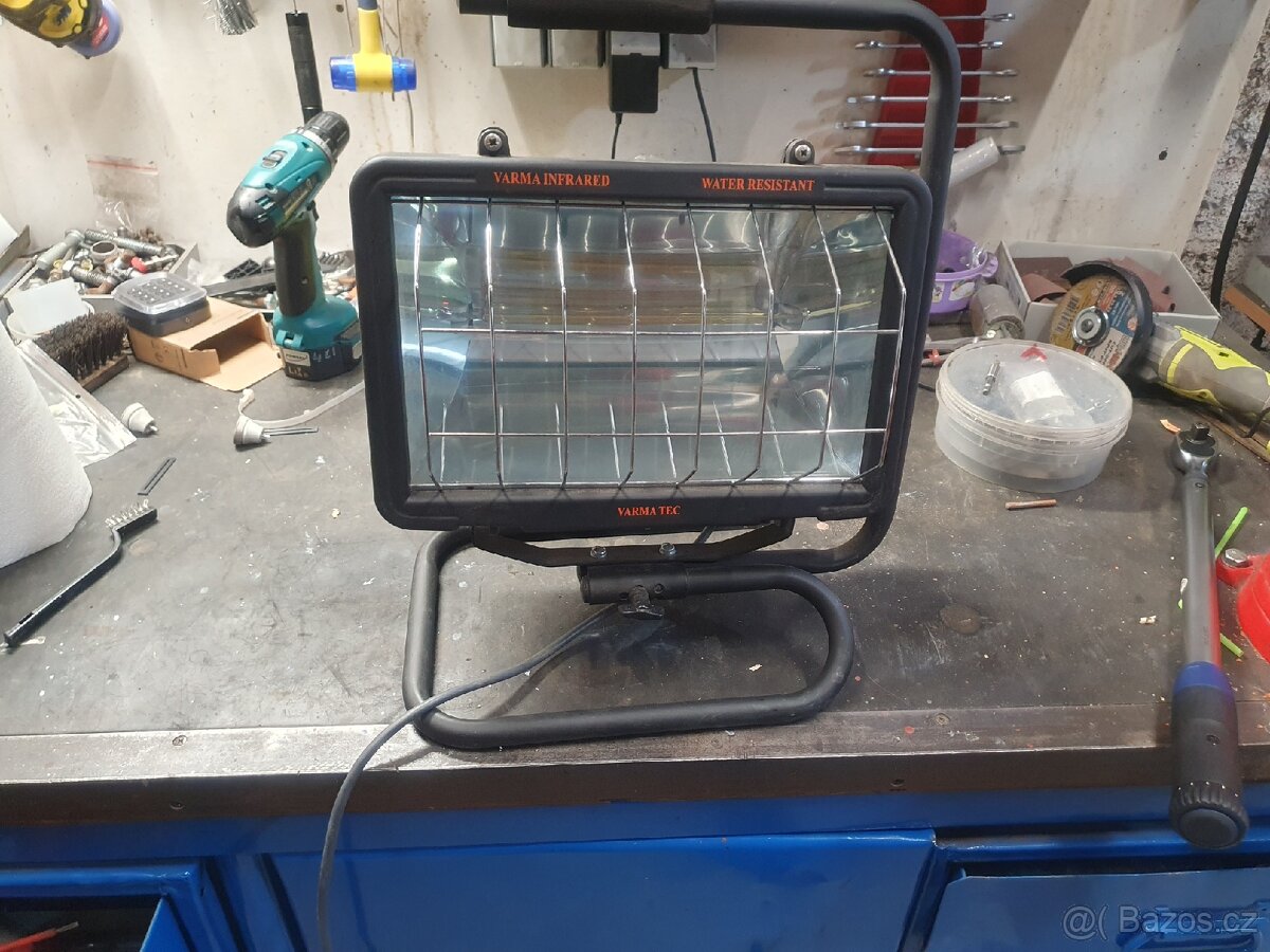 Infrazařič přenosný 1300 W