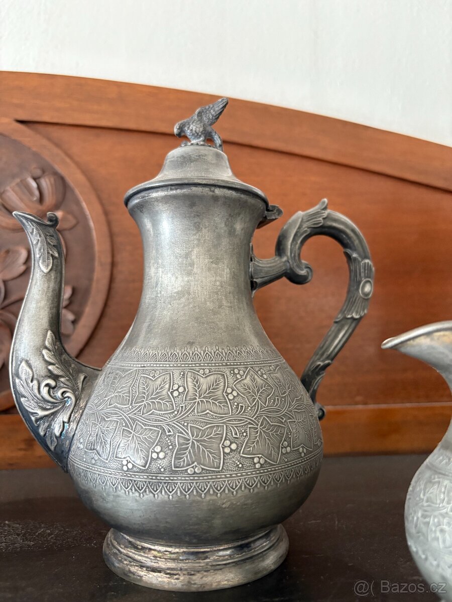 Starožitná konvice