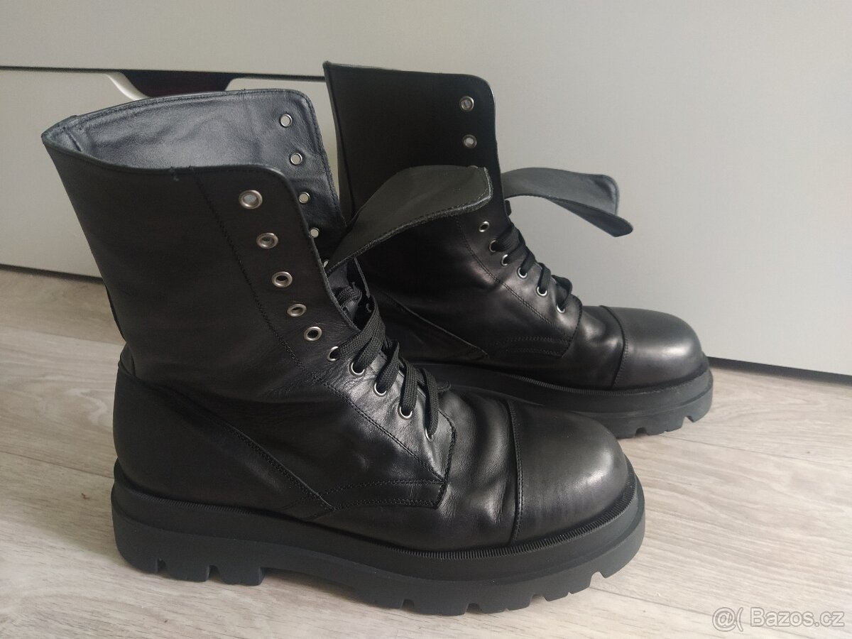 Kožené černé vysoké šněrovací boty 8 by YOOX