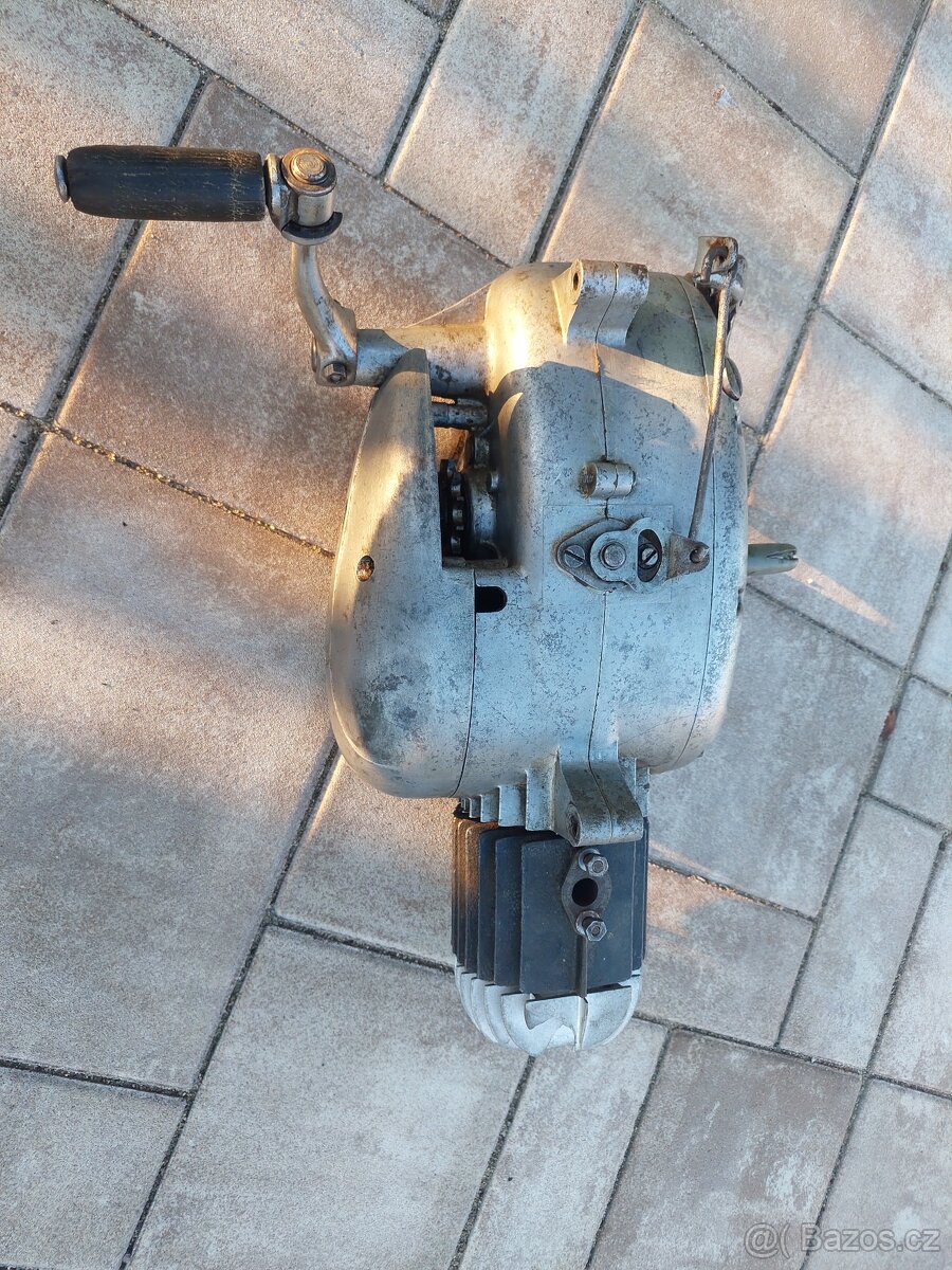 Jawa 50 pionyr, pařez- motor
