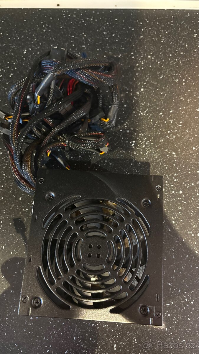 Zdroj Fractal Design Essence 500W – plně funkční