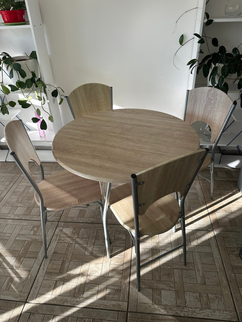 Stůl + 4 židle, sada